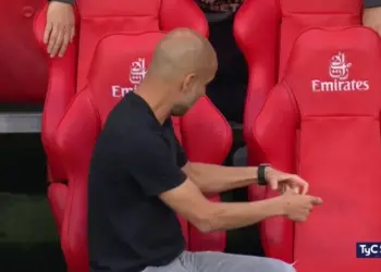 Biseda virale me njeriun fantazme, Pep Guardiola zgjidh enigmën e madhe të momentit në stolin e ekipit