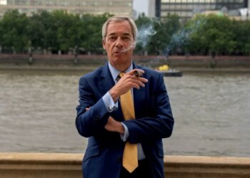 Bleu pronë 1.4M paundë me para të biznesmenit të kriptomonedhave, Nigel Farage në akuzë në Britaninë e Madhe