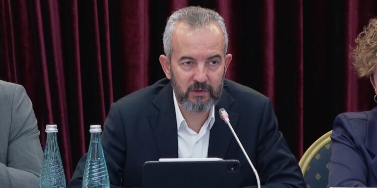Celibashi kërkon depolitizim; kryetari i KQZ: komisionerët partiakë nuk garantojnë profesionalizëm në zgjedhje