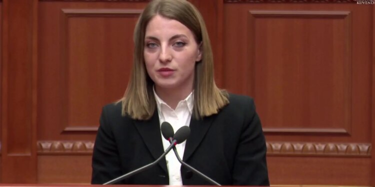 Censurohet fjala në gegnisht e deputetes së PS; Kuvendi: Shqipja standarde në procesverbal, detyrim ligjor
