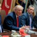 Çfarë diskuton Trump me bashkëpunëtorët më të afërt në Shtëpinë e Bardhë për Hormuzin dhe uraniumin iranian?