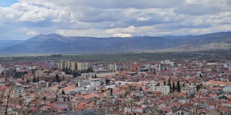 Çmimet e banesave në Korçë rriten; apartamentet deri 1350 €/m², tregu imobiliar po i largon çiftet e reja