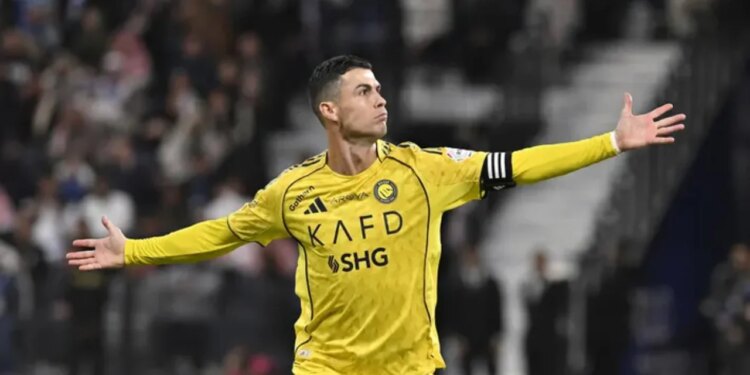 Cristiano Ronaldo ndalon kohën, 40-vjeçari fiton 300 milionë dollarë në vit, askush nuk e ndal CR7-ën