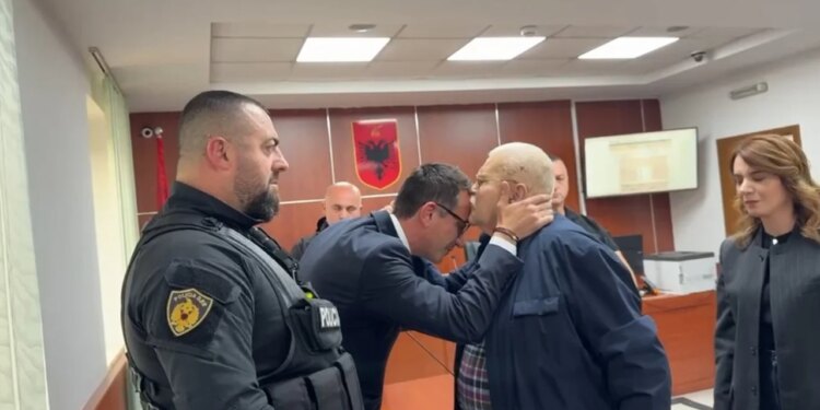 Ç’të mbeti, vij e bëj unë / Zbardhen fjalët e Robert Ndrenikës për Veliajn në sallën e gjyqit