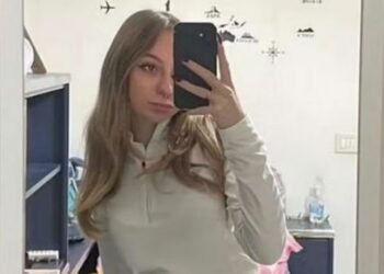 Dënohet me burgim të përjetshëm indiani 20-vjeçar që e qëlloi 77 herë me gërshërë dhe mbyti studentes italiane