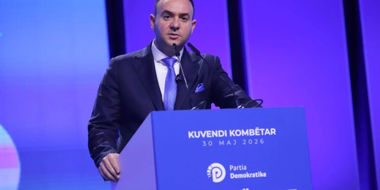 Deputeti Balliu në Kuvendin Kombëtar: Do ta fitojmë betejën për Shqipërinë; institucionet janë kapur, protesta mbetet lirë