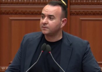 Deputeti Balliu tregon kushtet e paraburgimit të ish-presidentit Meta: biblioteka me 15 libra, dhoma 2x2 pa sinjal