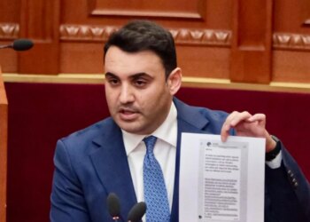 Deputeti i PD: Deklarata e Ferit Hoxhës Një ministër që bën gafa çdo javë dëmton imazhin e Shqipërisë