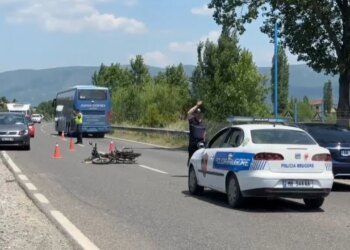 Drejtuesi i motorit plagoset në aksident në aksin Lezhë–Shkodër