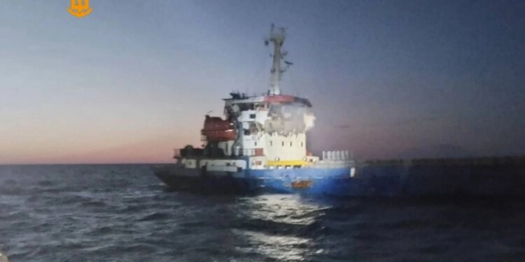 Dronët rusë godasin tre anije tregtare në Detin e Zi; zjarr dhe dy të plagosur në flotiljen turke