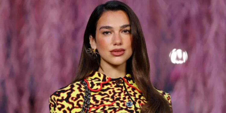 Dua Lipa padit Samsung për 15 milionë dollarë për përdorimin e imazhit të saj pa leje