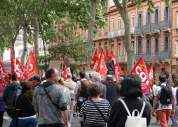 Duam bukë, paqe dhe liri/ Protestë 1 Maj në Francë, aktivistët protestojnë dhe kërkojnë paga më larta
