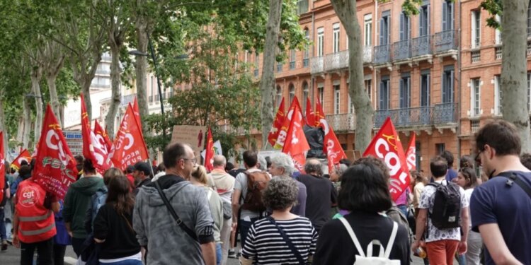 Duam bukë, paqe dhe liri/ Protestë 1 Maj në Francë, aktivistët protestojnë dhe kërkojnë paga më larta
