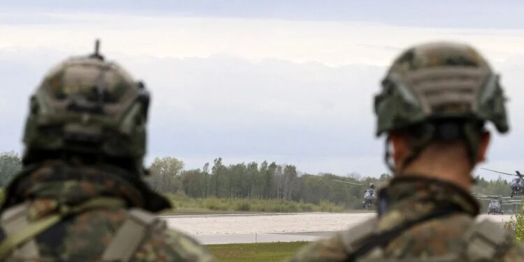 Dy ushtarë gjermanë sulmohen verbalisht dhe fizikisht në Holandë; agresorët e maskuar brohorisnin slogane anti-NATO