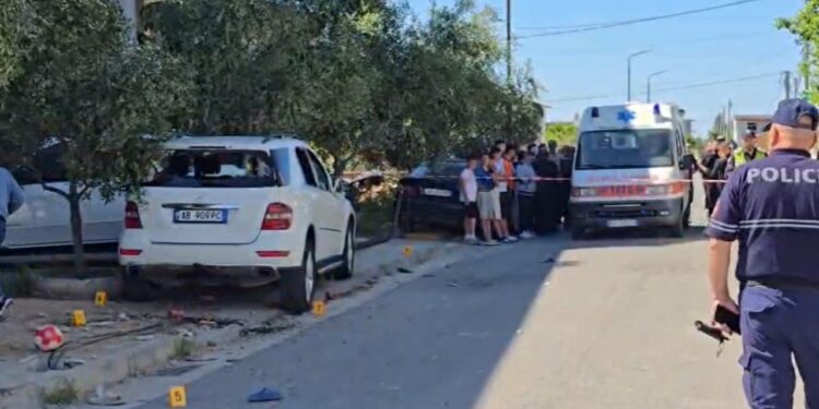 Dy viktima në Durrës: katër fëmijë luanin në trotuar; njëri i shpëtoi aksidentit duke u fshehur pas biçikletes
