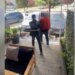E ktheu lokalin në bazë për shitjen e drogës, arrestohet 32-vjeçari në Prrenjas; sekuestrohen kokainë dhe shuma parash