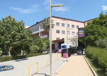 E operuan 10 vjet më parë; sot plaga i rrjedh dhe askush nuk e trajton — 50-vjeçarja në Vlorë