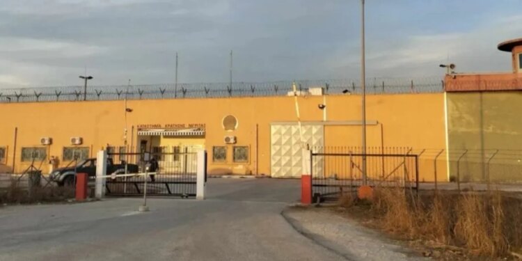 E rëndë në Greqi: Dhjetëra të burgosur përplasen në burgun e Nigritës, humbin jetën dy prej tyre