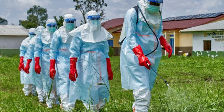 Ekspertët: Në Shqipëri nuk ka rrezik nga Ebola, por kujdes me udhëtimet në zonat e prekura