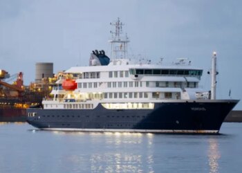 Evakuimi i pasagjerëve nga MV Hondius në Tenerife për shkak të hantavirusit; autoritetet greke presin riatdhesimin e 70-vjeçarit