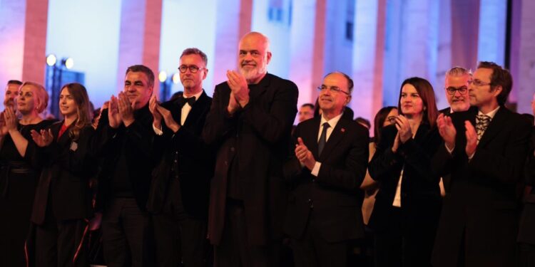 Eventi Morricone ishte im atë në Tiranë, prezent edhe kryeministri Rama: E jashtëzakonshme, veçanti për Ditën e Europës