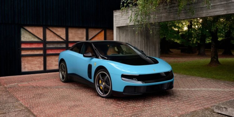 Ferrari vihet nën shënjestër, kompania e njohur kryqëzohet pas prezantimit të makinës së re elektrike; aksionet bien frikshëm