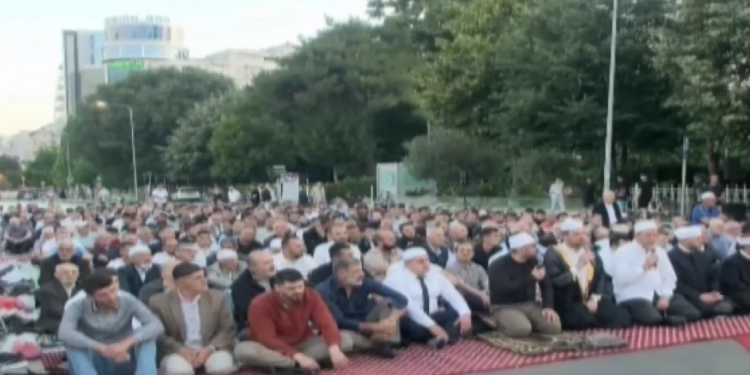 Festohet Kurban Bajrami në Shkodër: Thirrje për reflektim, respektimin e pronës dhe kthim tek vlerat