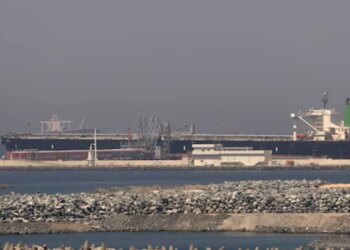 Fiken radarët dhe veprohet në fshehtësi, si Emiratet e Bashkuara Arabe kalojnë anijet me naftë në Hormuz