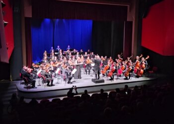 Filarmonia e Kosovës në Korçë: Koncert i veçantë, qytetarët shijuan muzikën e trevave shqiptare