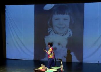 Flas Shqip në skenë: festivali i monodramës vlerëson Marjeta Larjan dhe dramaturgjinë shqipe