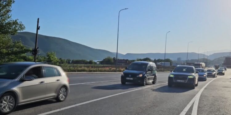 Fluks në Morin drejt bregdetit: Mbi 26 mijë udhëtarë kalojnë kufirin, deti destinacioni kryesor
