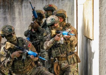 Forcat shqiptare zhvillojnë stërvitje përbashkët me instruktorët e Forcave Speciale të SHBA-së; NATO publikon fotot e ushtarëve shqiptarë
