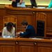 Foto-lajm/ Qetësi dhe dashuri në Kuvend për integrim, pa bllokim dhe përplasje me Gardën; Hoxha zë vendin Ramës