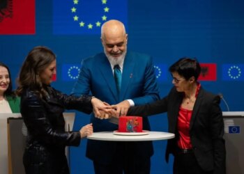 Foto-lajm/ Rama uron Ditën e Europës: Shqipëria më pranë familjes europiane se kurrë