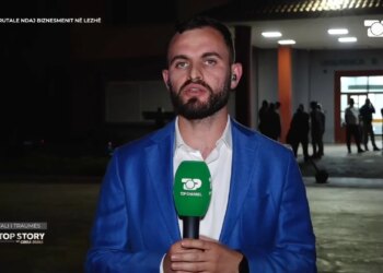 Gazetari: Një makinë i preu rrugën dhe dy persona me shkop bejsbolli sulmuan ish-kryetarin e PD-së në Lezhë
