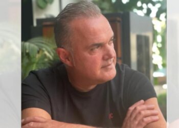 Gjatë kongresit të VLEN u harrua himni shqiptar; Dullovi: Po krijohet shqiptari pa gjuhë e pa flamur