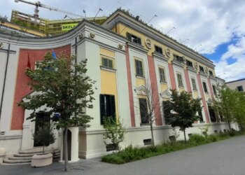 Gjykata shpall të pafajshëm 5 zyrtarë të Bashkisë së Tiranës për prishjen e pallatit të dëmtuar nga tërmeti