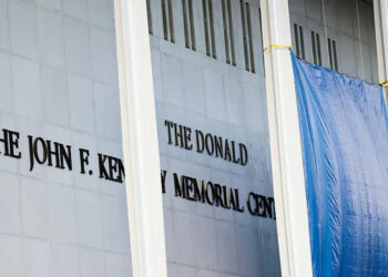 Gjykata urdhëron heqjen e emrit të Trump nga Qendra Kennedy, pasi Kongresi nuk dha miratim