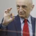 Gjyqi i themelit — Meta-Leskajt nga brenda kafazit të xhamtë: Presidenti si je? Jam i fortë. Akustika, akustika… xhami