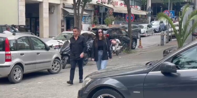 Gjyqi ndaj bandës së Laert Haxhisë: babai i këngëtarit Noziy paraqitet në GJKKO si dëshmitar