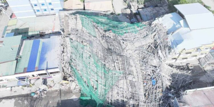 Godinë në ndërtim shembet në Filipine; 19 persona të zhdukur