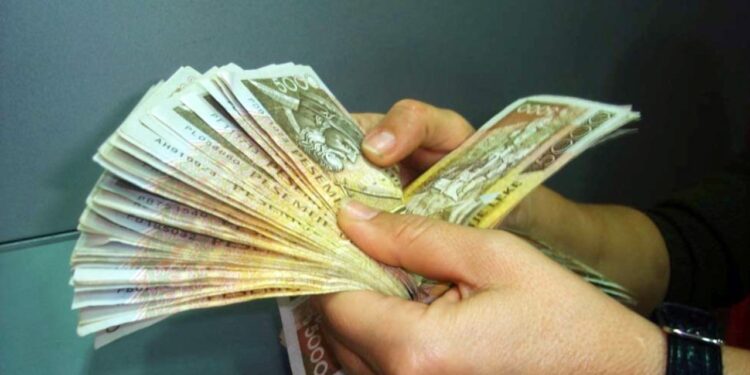 Goditen në Tiranë dy raste të këmbimit valutor pa licencë; procedohen dy persona, sekuestrohen shuma parash