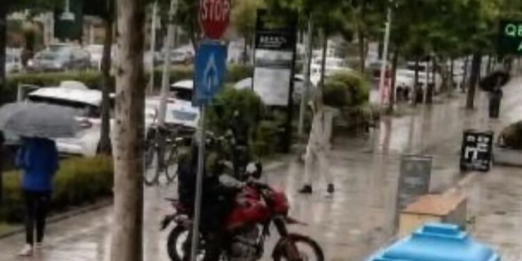 Grabitje me armë në argjendari në Kamëz, shoqërohen disa persona