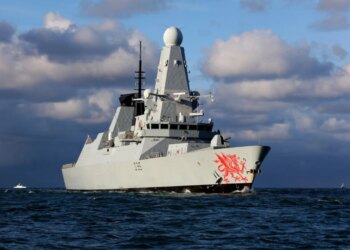 HMS Dragon: Britania dërgon anijen luftarake në Lindjen e Mesme, Londra dhe Franca përgatiten për mbrojtjen e Hormuzit