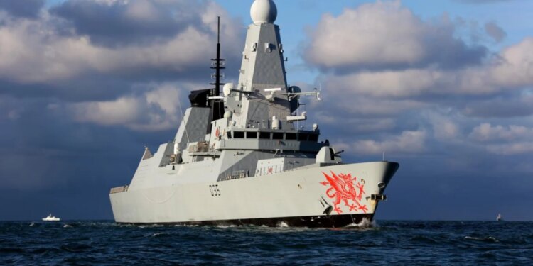 HMS Dragon: Britania dërgon anijen luftarake në Lindjen e Mesme, Londra dhe Franca përgatiten për mbrojtjen e Hormuzit