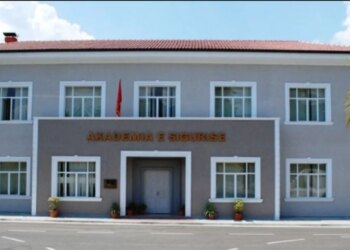 Helmimi i 56 studentëve të Akademisë së Policisë: teknologu dhe kuzhinieri i kateringut arrestohen, administratorja shpallet në kërkim