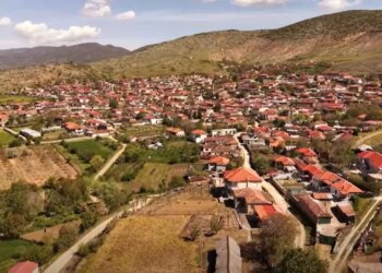 Inside Story/ VIDEO: Ironia e fatit në fshatin e varfër shqiptar ku mineralet e rralla shkelen me këmbë