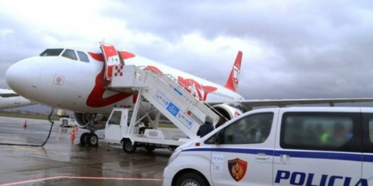 Intensifikohen ekstradimet: 37 të kërkuar u transferuan drejt Shqipërisë, shtohen operacionet kundër krimit