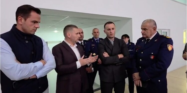 Intensifikohet bashkëpunimi mes Policisë së Shtetit dhe ARRSH-së për rritjen e sigurisë rrugore