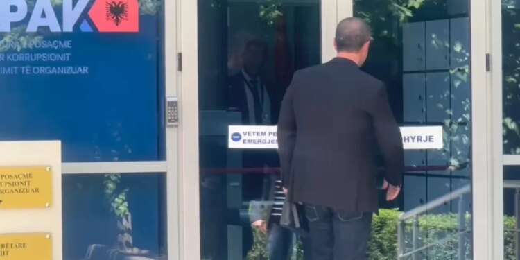 Ish-kryetari i bashkisë së Tepelenës, Tërmet Peçi paraqitet në SPAK